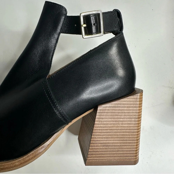 FREE PEOPLE BRADY BUCKLE SHOEBOOT IN BLACK  SZ: 40/9.0-9.5 - Picture 13 of 14